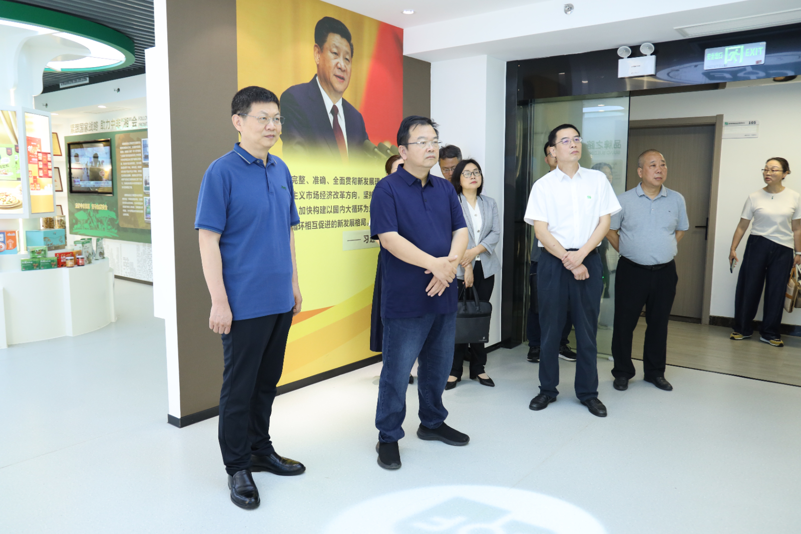 湖南省國資委黨委委員、副主任馮傳良一行調(diào)研湖南農(nóng)業(yè)集團